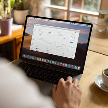 ->拉脱维亚队零封对手，战绩不败